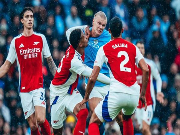 Arsenal hòa Man City trong trận cầu kịch tính