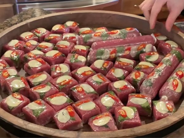 Ngủ mơ thấy nem chua có ý nghĩa gì tốt hay xấu?